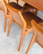 Mesa de Jantar Ampulheta em Madeira